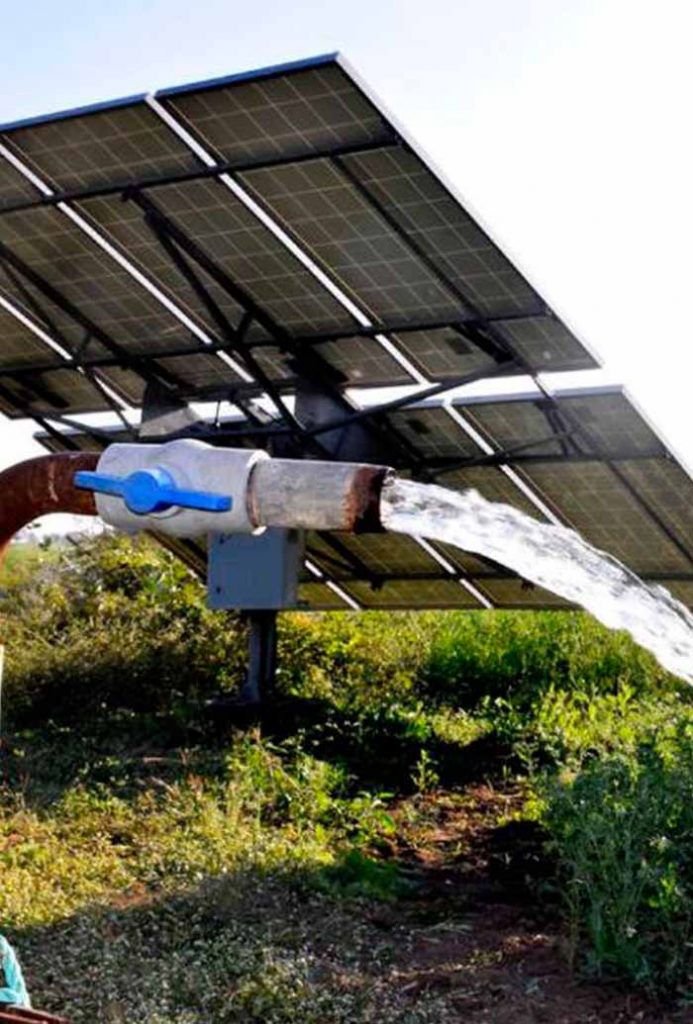 Placas fotovoltaicas Elevación de agua por placas solares para riego